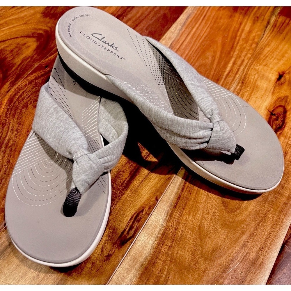 Clarks‎ Cloudsteppers Women's Sandal Flip Flop Tan Cushion Washable Size 10